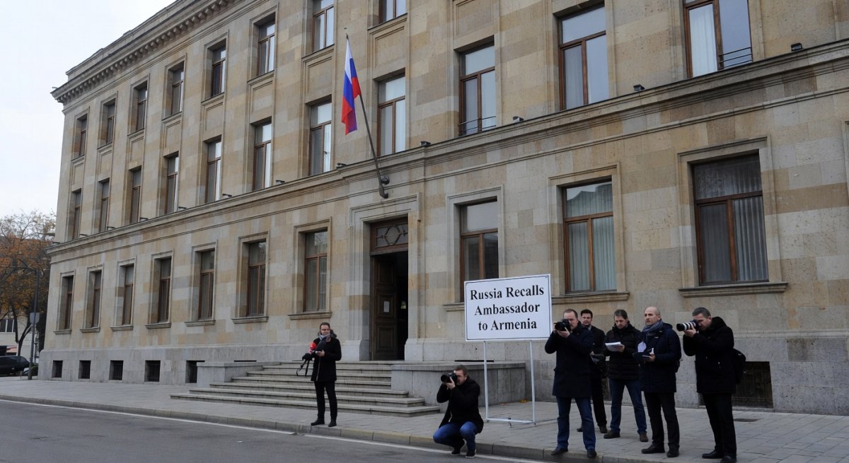 Russia Pulls Ambassador From Armenia After Putin Warns Against EU Alignment