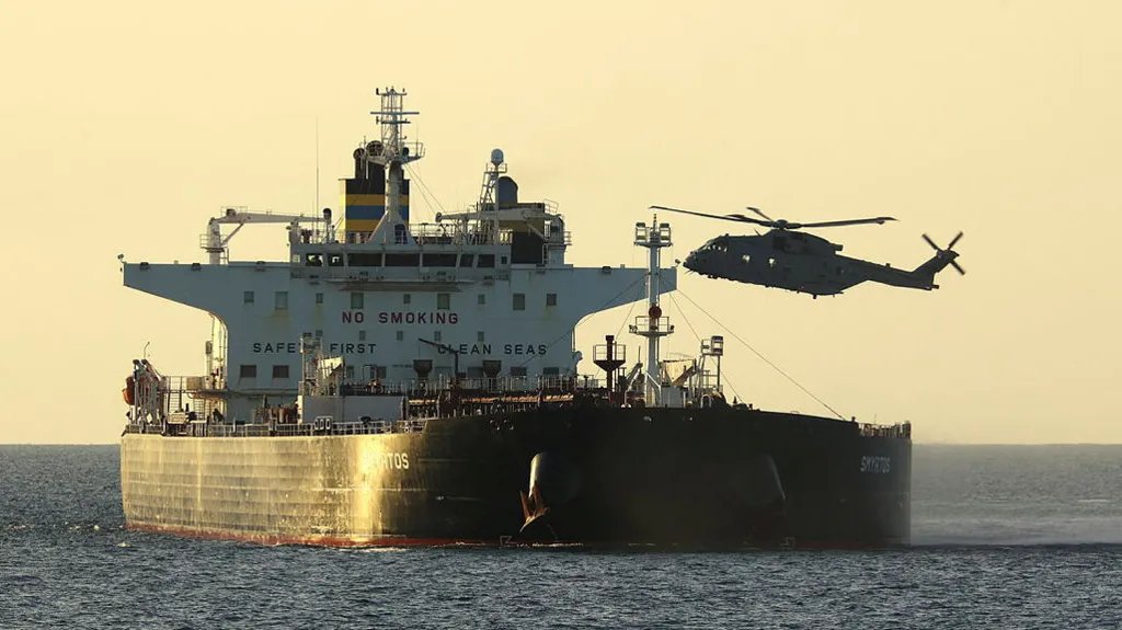 Russian shadow fleet oil tanker Smyrtos with helicopter overhead in English Channel