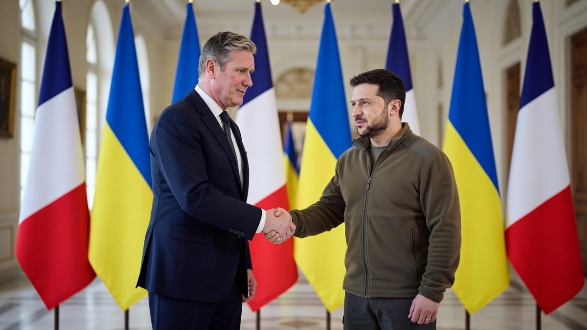 Sir Keir Starmer and Volodymyr Zelensky at the G7 summit