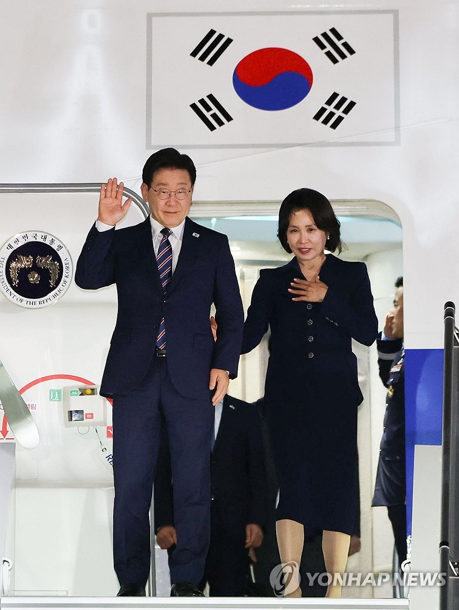 President Lee Jae-myung arrives at Rome Fiumicino Leonardo da Vinci International Airport on 10 June 2026 for a state visit to Italy