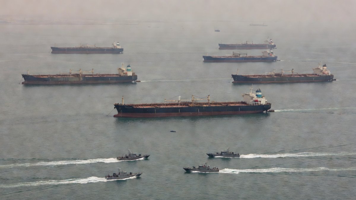 Strait of Hormuz Closed Again as Peace Deal Unravels