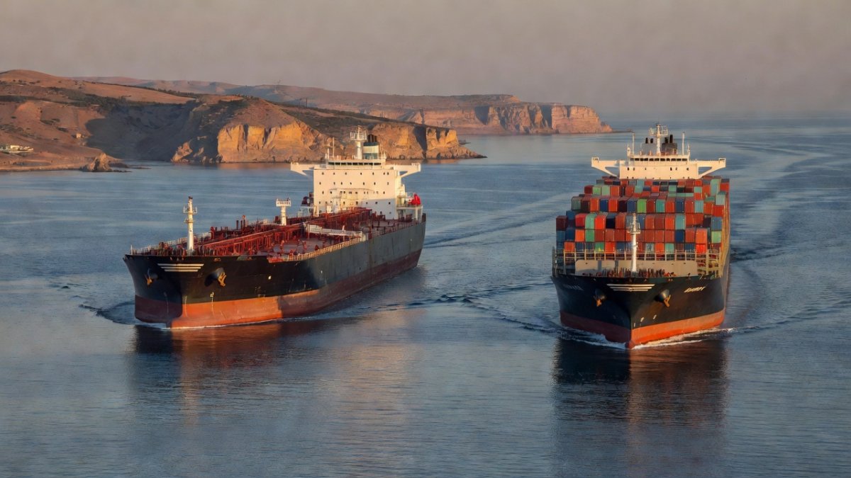 Oil tanker navigating the Strait of Hormuz