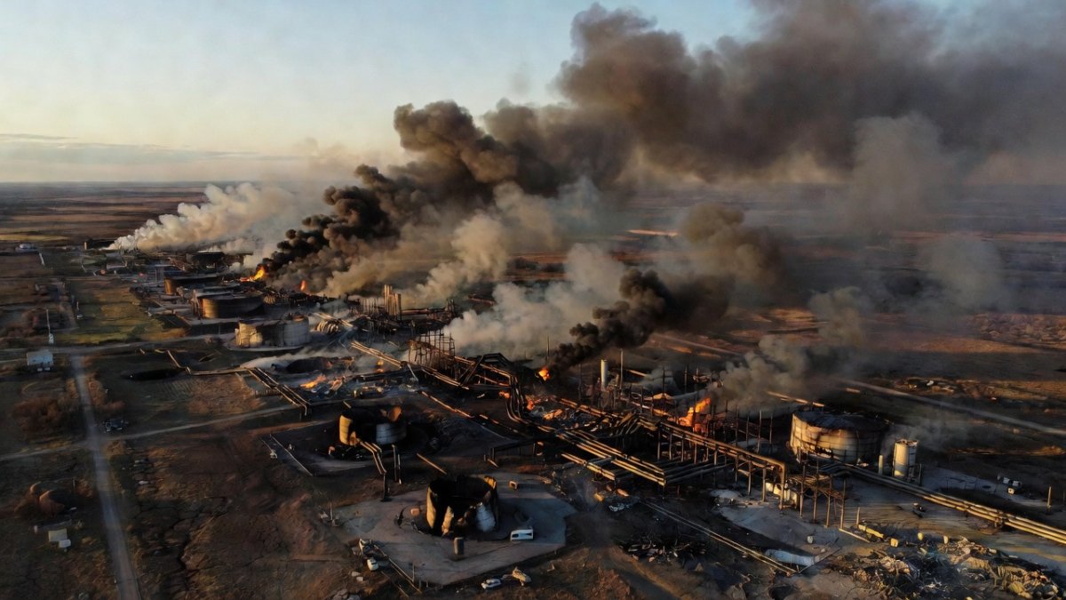 Ukraine Drone Strikes Kill 4 in Crimea, Halt Fuel Sales