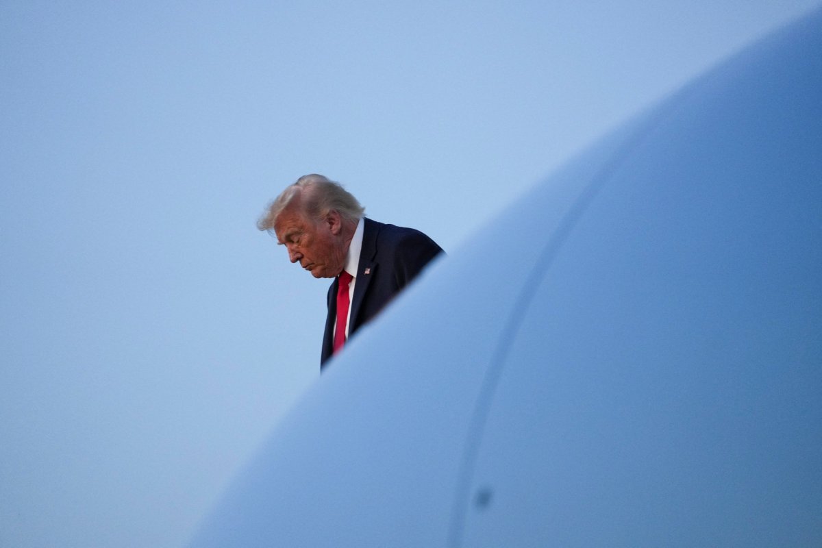 Trump Calls for Immediate Halt to Israel-Iran Exchanges