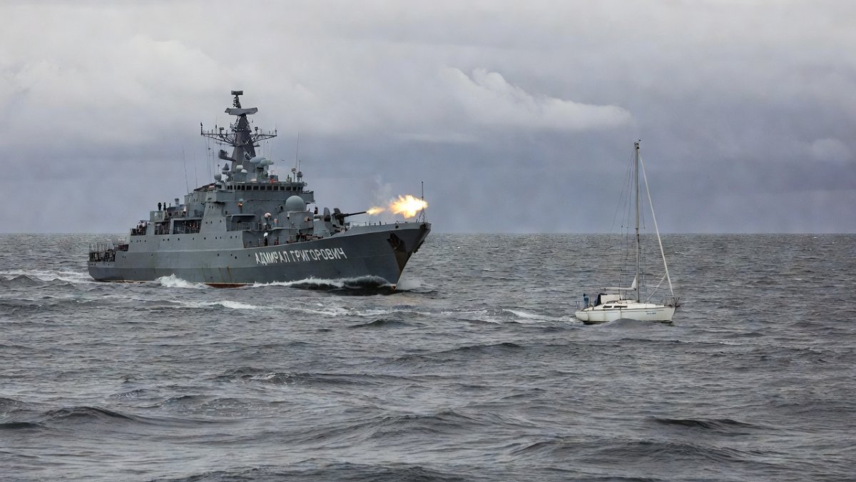 Russian Frigate Fires Warning Shots at British Yacht