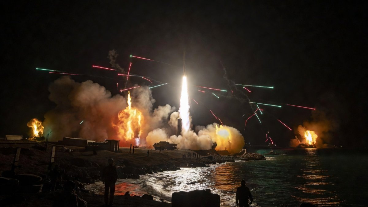 Iranian missile launch amid the Gulf crisis