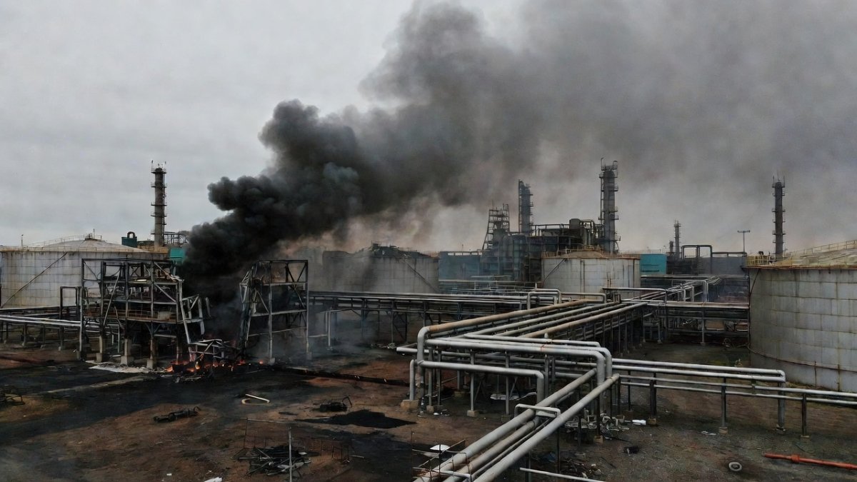 Taneco refinery in Nizhnekamsk, Tatarstan after Ukrainian drone strike