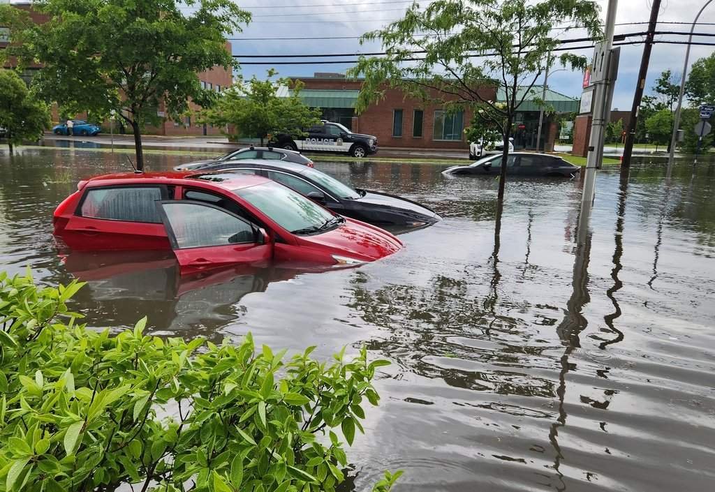 Montreal Flooding: 100mm+ Rain Causes Power Outages