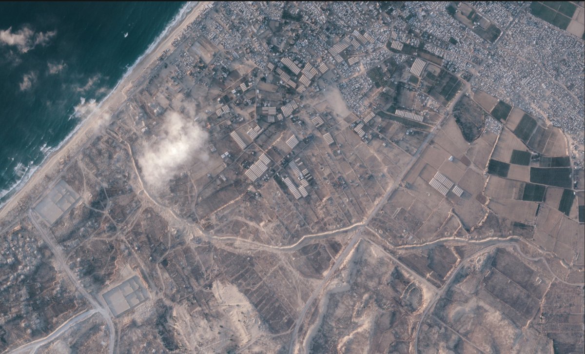 Israel Erects Extensive Barrier in Gaza Amid Stalled Cease-Fire