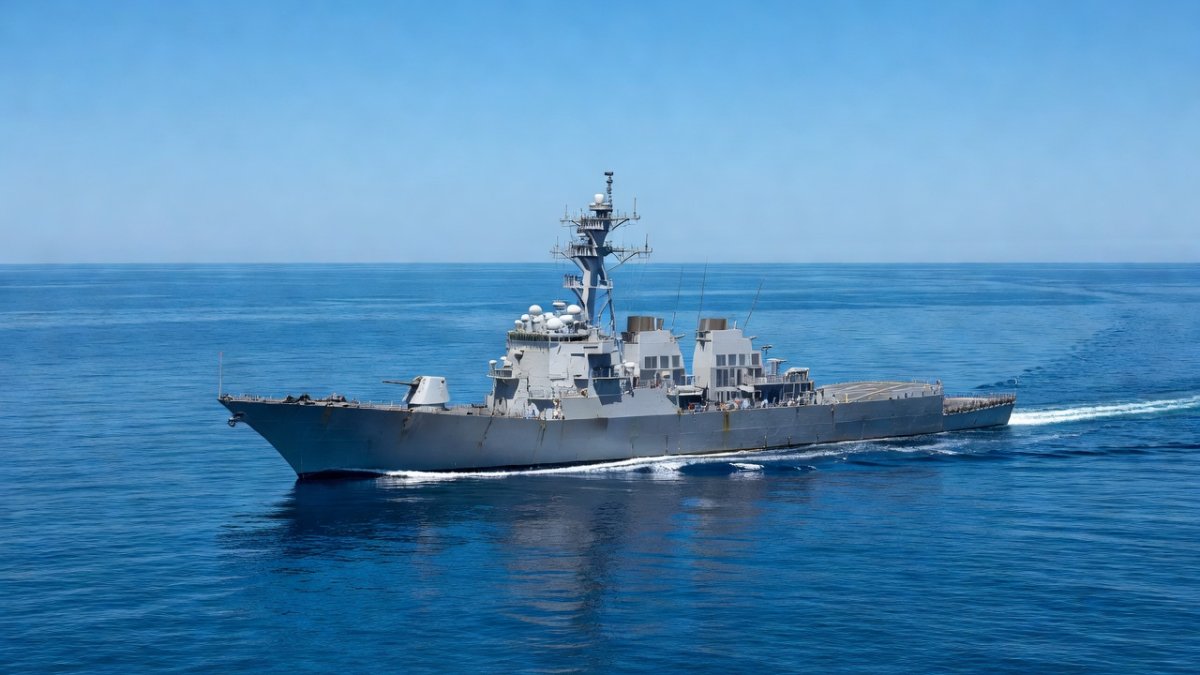 US Navy Arleigh Burke-class destroyer patrolling the Persian Gulf amid heightened CENTCOM operations