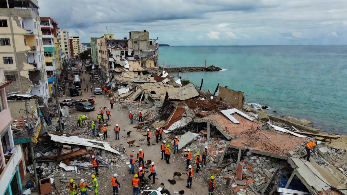 Venezuela Earthquake Body Recovery: Families and Forensics Teams Race Against Demolition