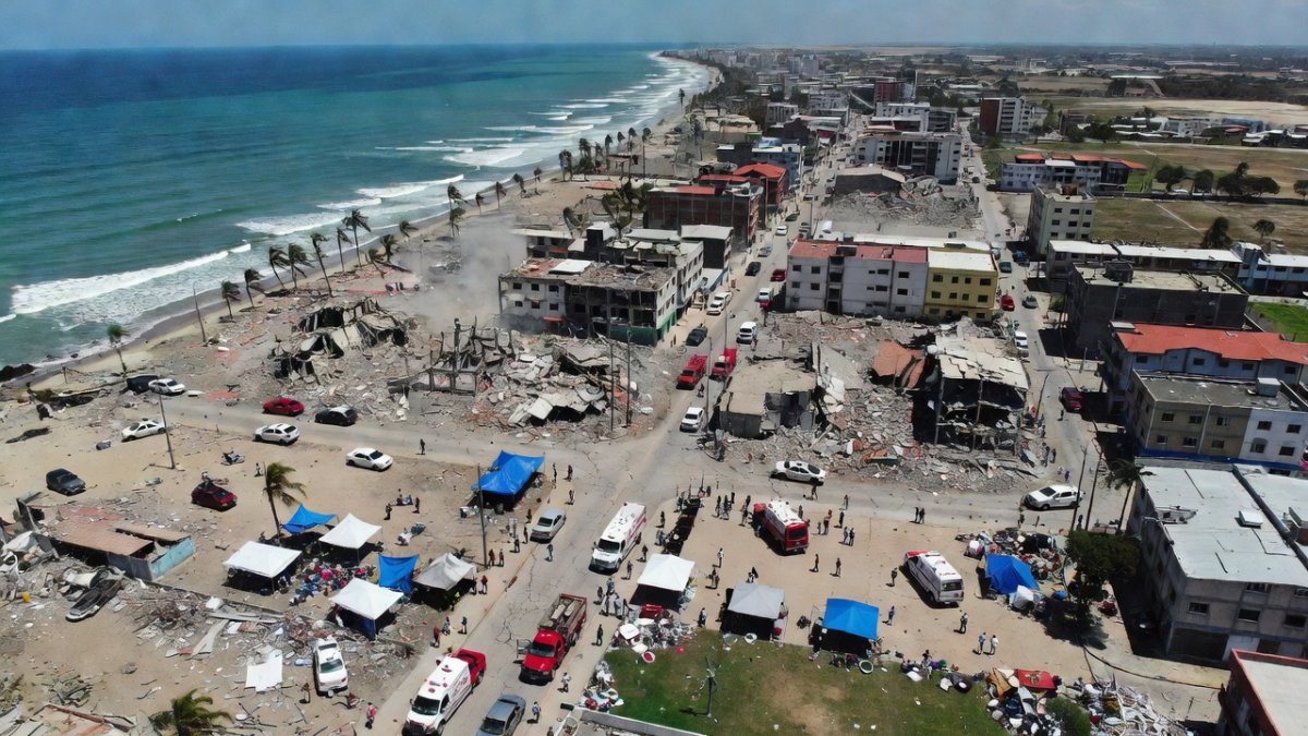 Venezuela Earthquake: Improvised Medicine Turns McDonald's Into a Field Hospital