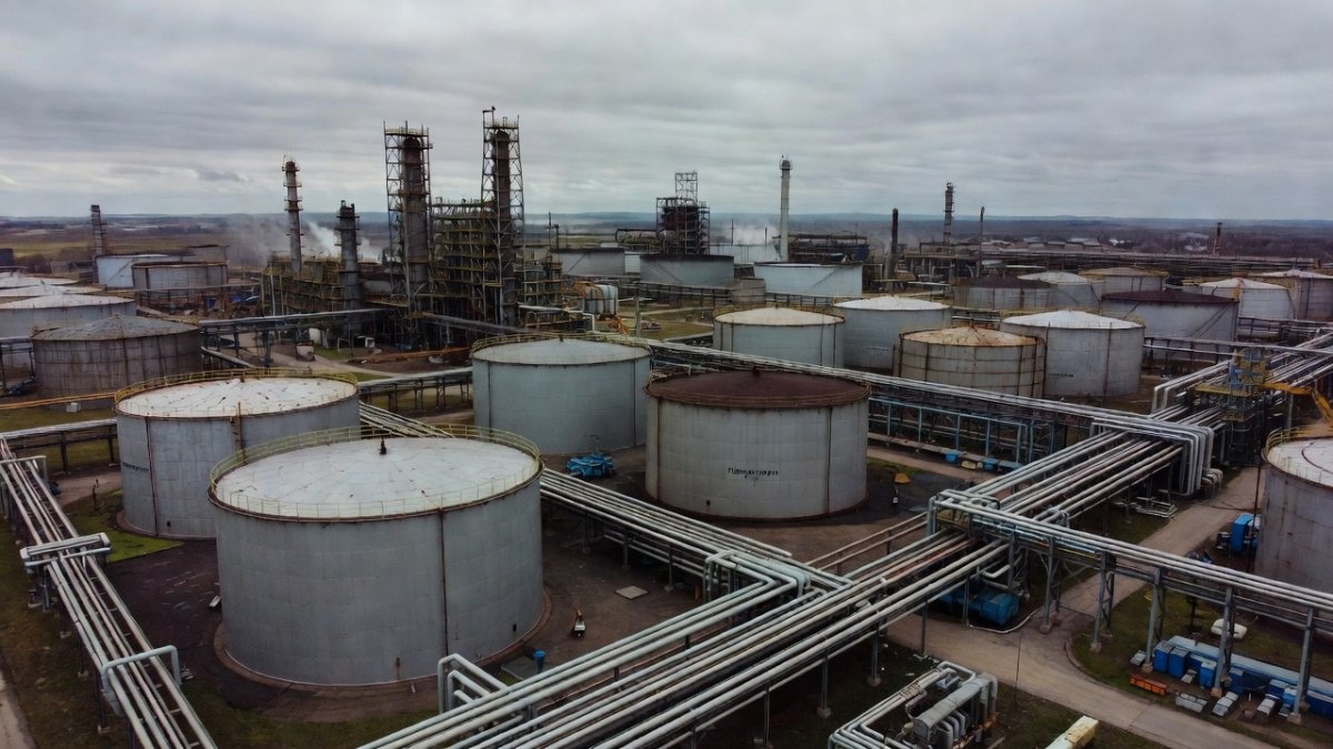 Russia Bans Diesel Exports as Ukrainian Strikes Cripple Refinery Capacity