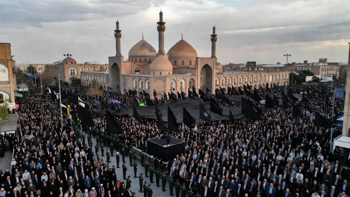 Thousands gather in Tehran for Ayatollah Khamenei state funeral