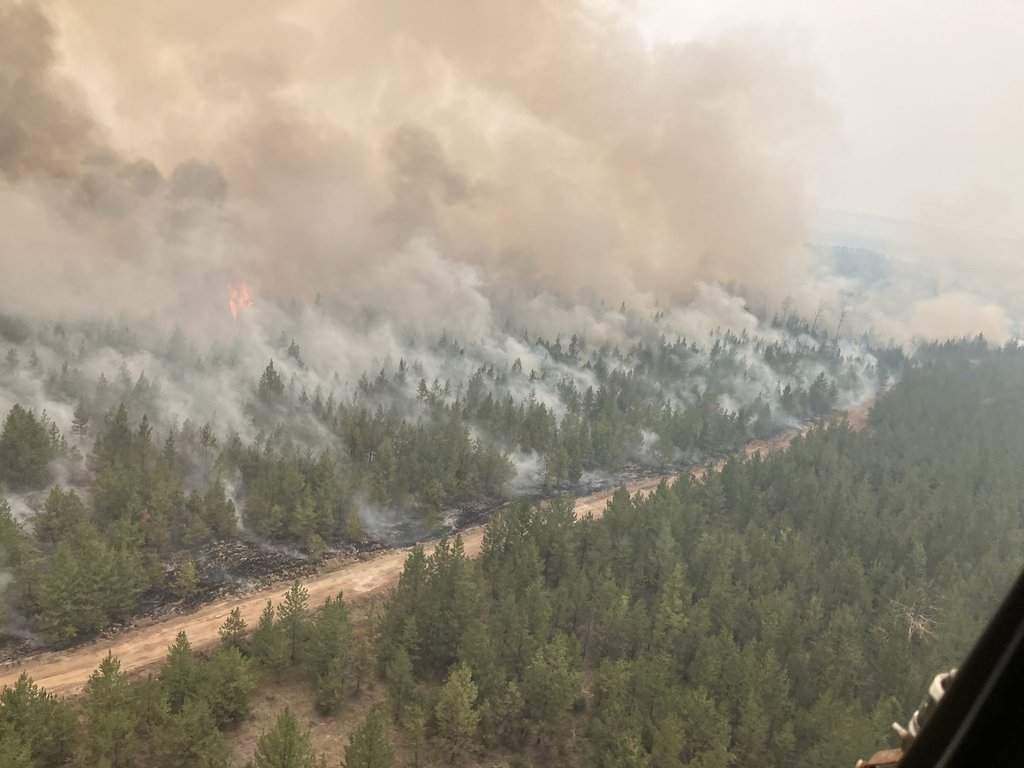 Clinton Residents Face Evacuation as Pear Lake Wildfire Advances Amid British Columbia Blaze Surge