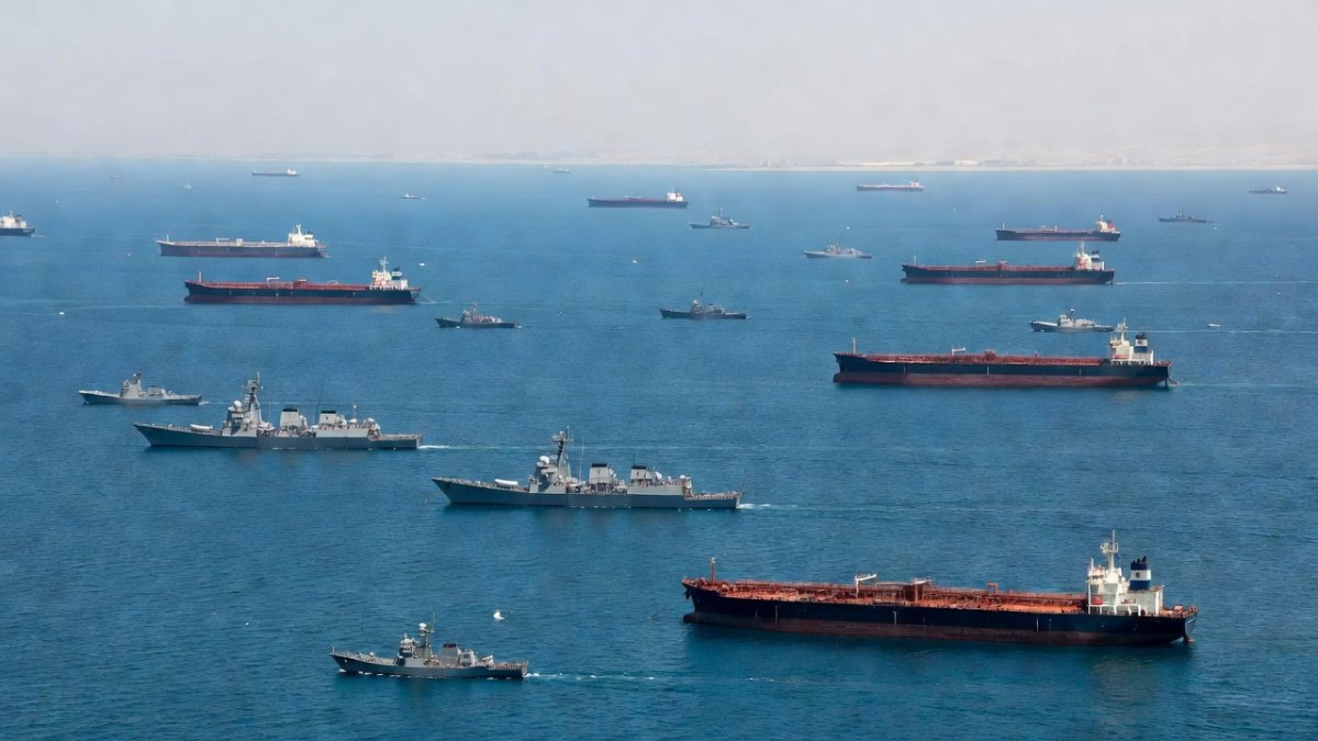 US Sea Drones Strike Iran's Bandar Abbas Base as Strait of Hormuz Crisis Deepens