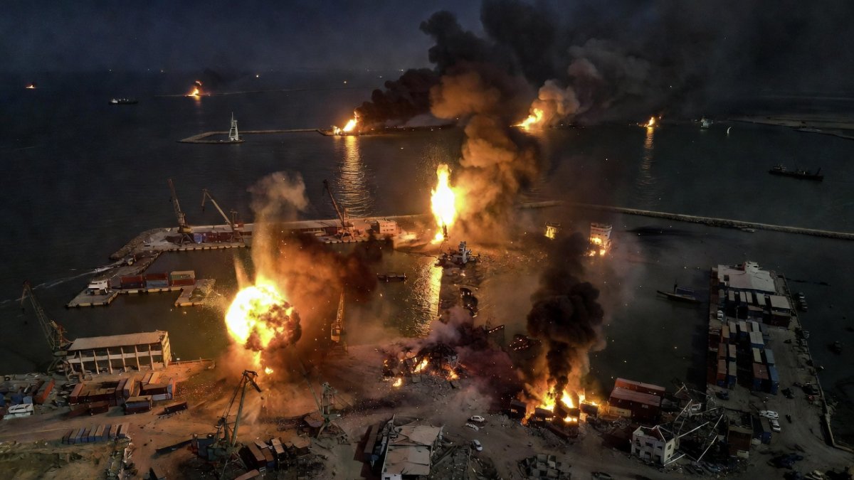Escalating US-Iran Conflict Puts Strait of Hormuz at Center of Global Energy Concerns