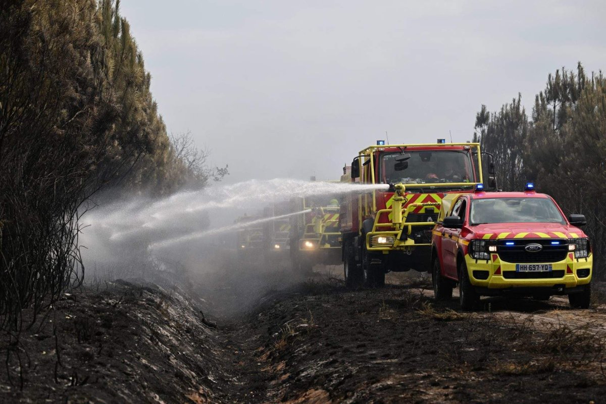 France Wildfire Stabilises After 220,000 Evacuated in Gironde