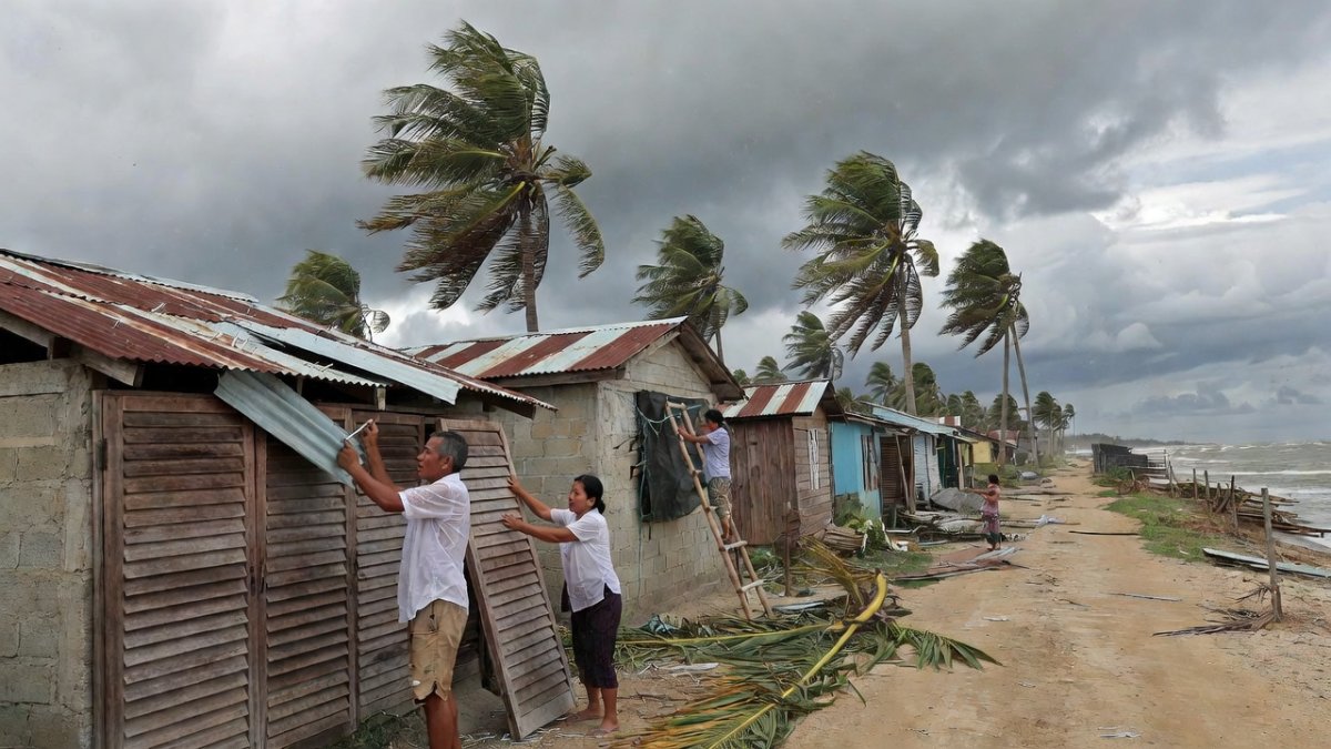Philippine coastal community preparing for Super Typhoon Inday