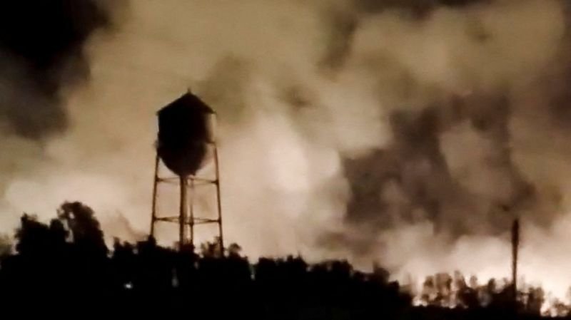 Oil Tops $100 as Houthi Red Sea Attack Opens Second Front in Iran War