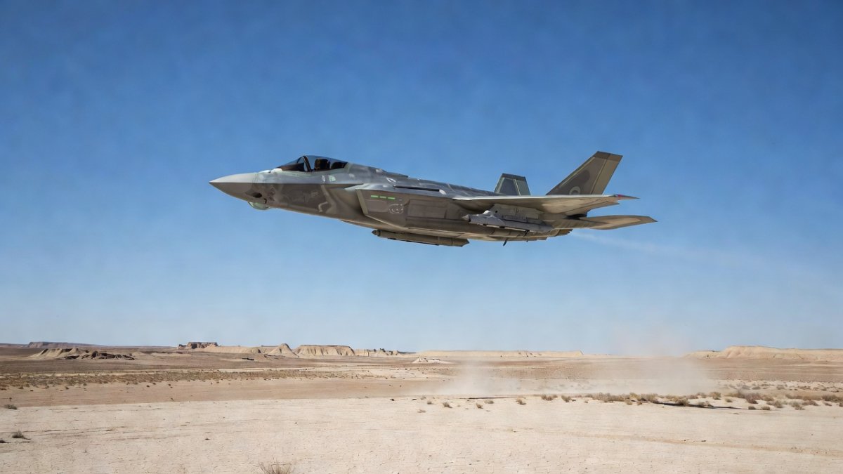 Autonomous Fighter Jets: US Race Reshapes Global Defense