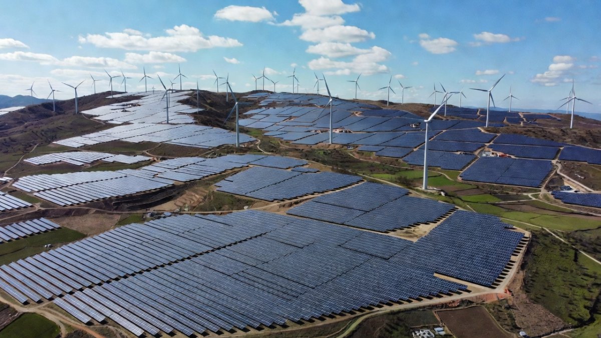 Solar farm and wind turbines representing China green transformation goals under the 15th Five-Year Plan