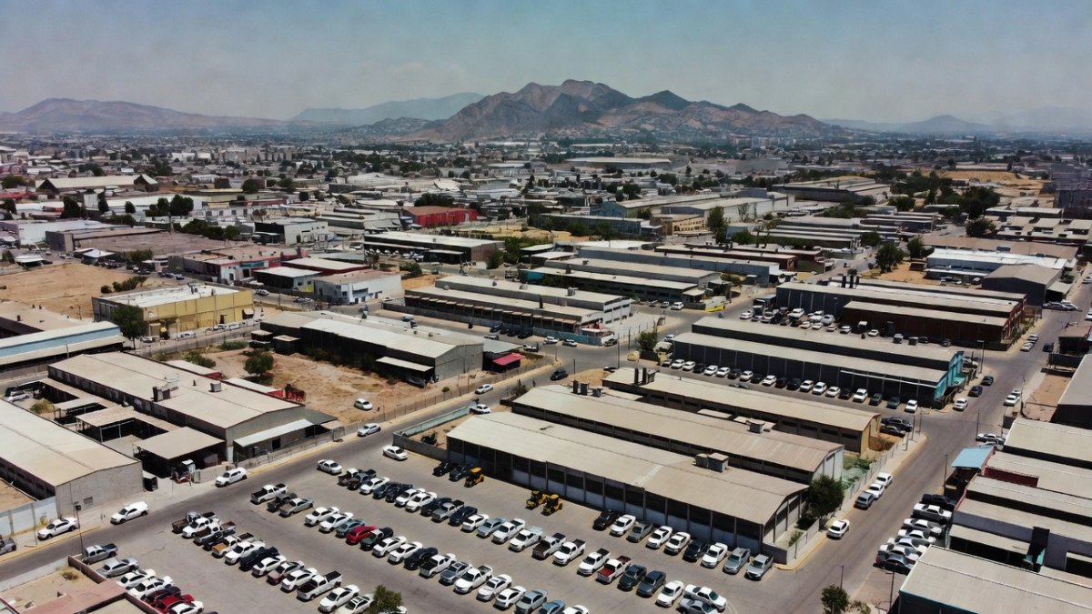 Mexico Faces US Tariffs and Sinaloa Cartel Violence in Ju...