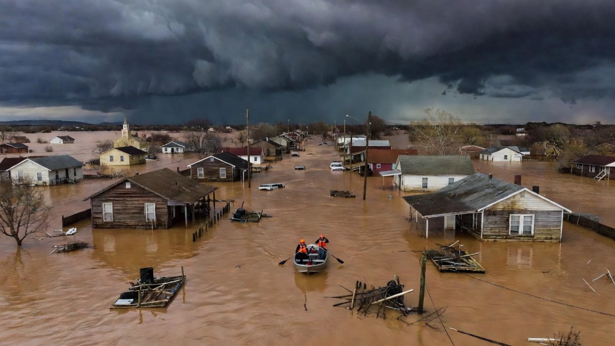 Texas Floods Return with Fury: Uvalde Isolated, Rescues Mount as Hill Country Reels