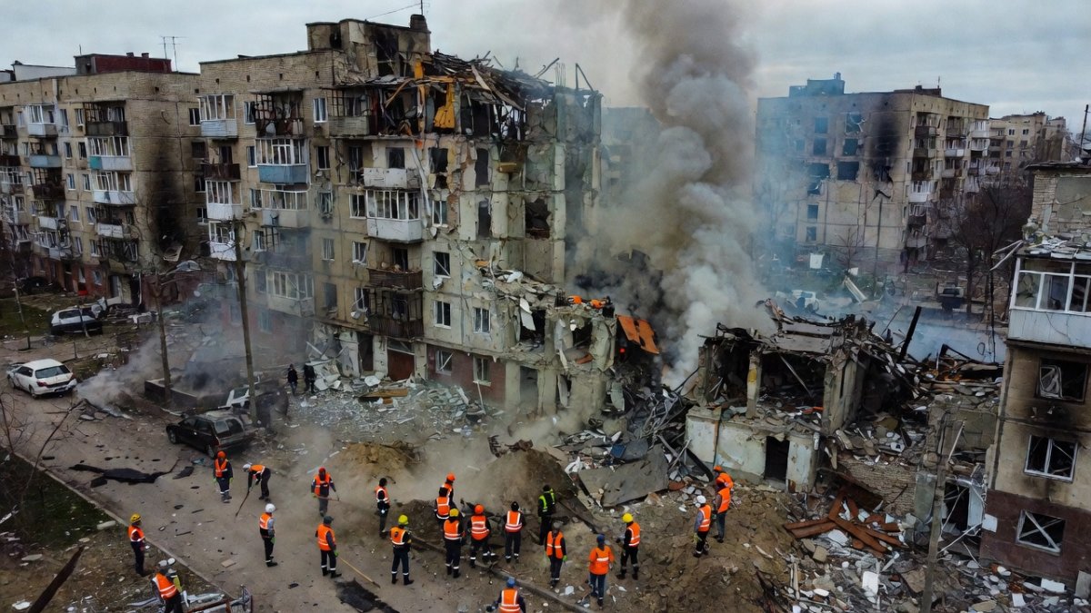 Russia's Record Assault on Kyiv Condemned by Starmer
