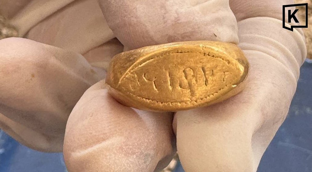 Ancient Brahmi Gold Ring Discovered at Phetchaburi Site