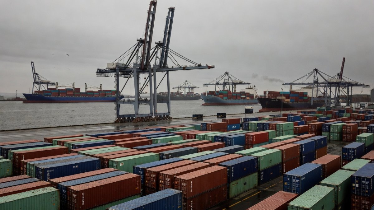 Trump Imposes New 12.5% Tariffs on 60 Nations Over Forced Labor Claims