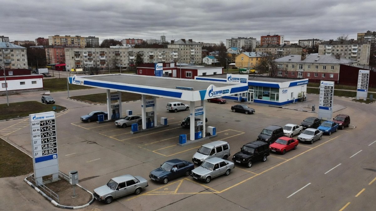 Russia Fuel Crisis: Stations Ease Limits Amid Shortages