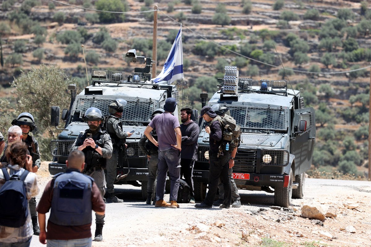 Over 100 Israeli Occupiers Attack Sinjil Near Ramallah: Mayor