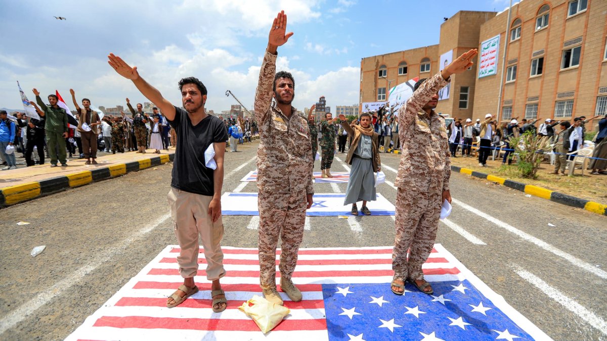 Houthi Attacks on Saudi Tankers Push Oil Past $100 as US-Iran War Widens