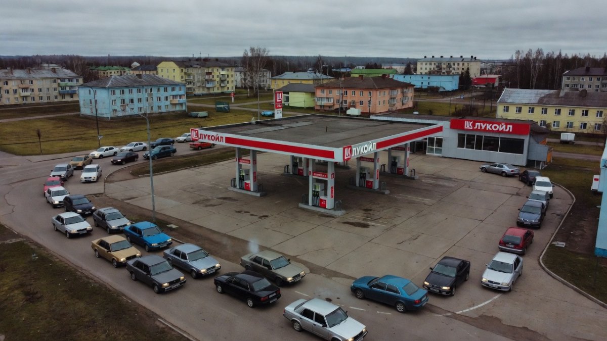 Vologda Governor Runs Out of Gas Amid Fuel Shortage Panic