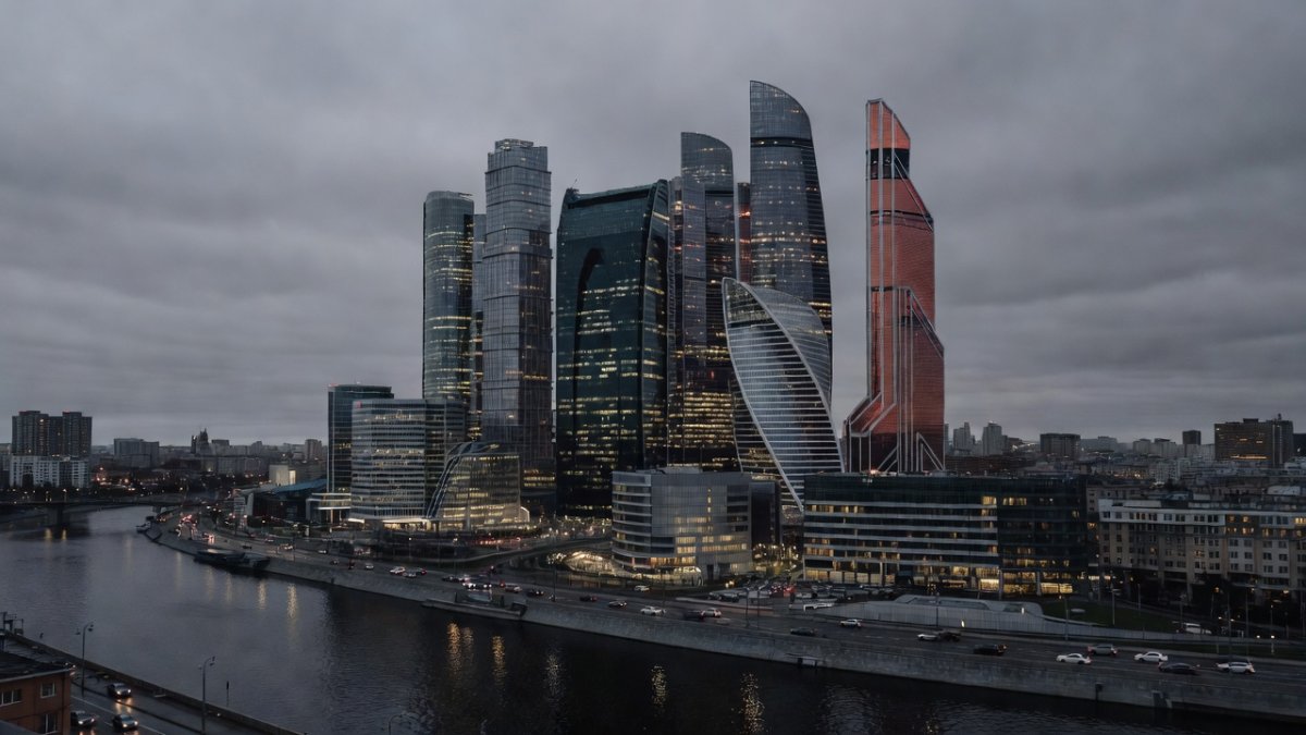 Russia's Wartime Debt Boom Threatens Banking System
