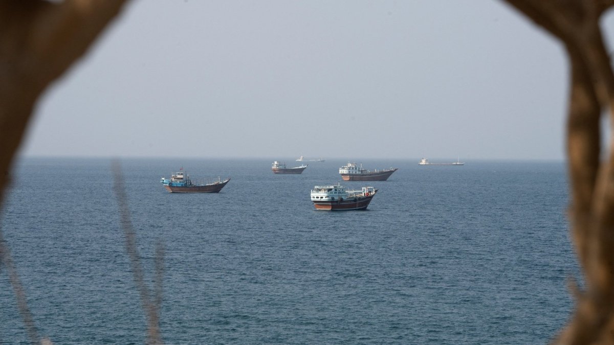 Omani Foreign Minister Badr Albusaidi discusses maritime corridor with Iran
