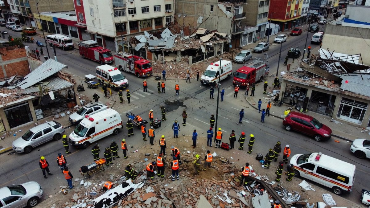 Colombia Earthquake Death Toll Climbs Past 180 as Rescuers Dig Through Rubble