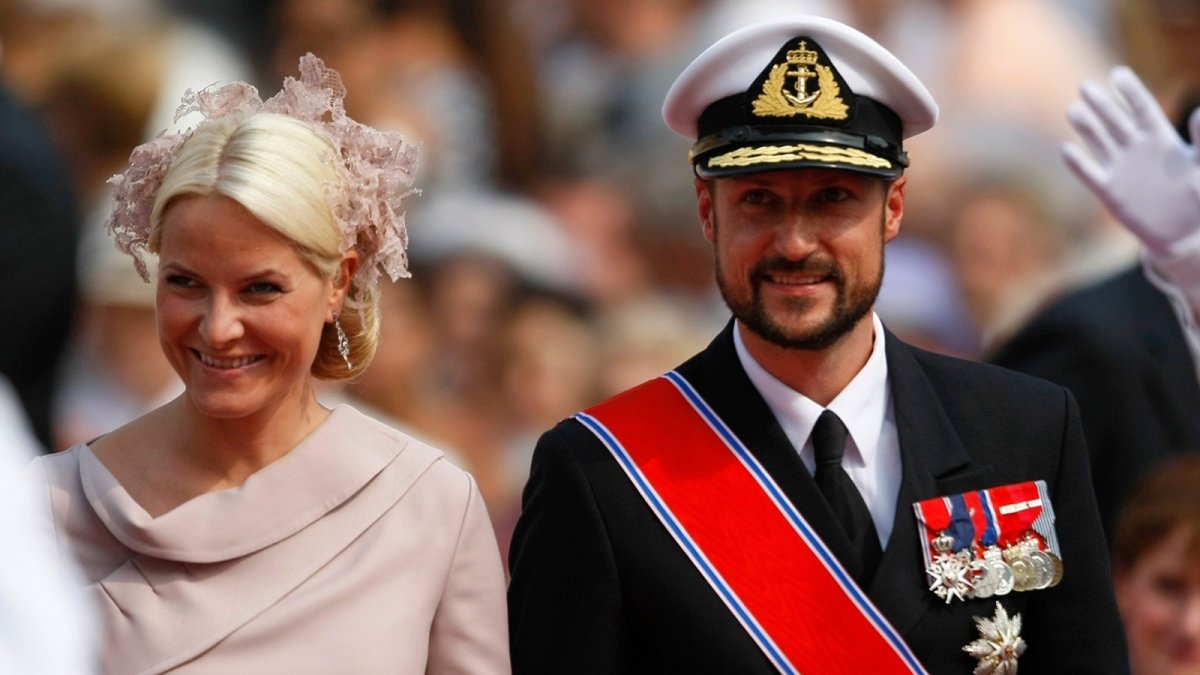 Norway's Crown Prince Becomes King Haakon VIII After His Father's Death
