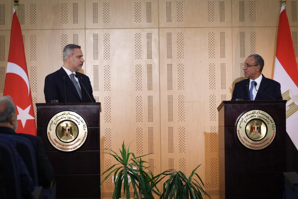 Turkish Foreign Minister Hakan Fidan and Egyptian Foreign Minister Badr Abdelatty at a joint press conference in El Alamein, Egypt