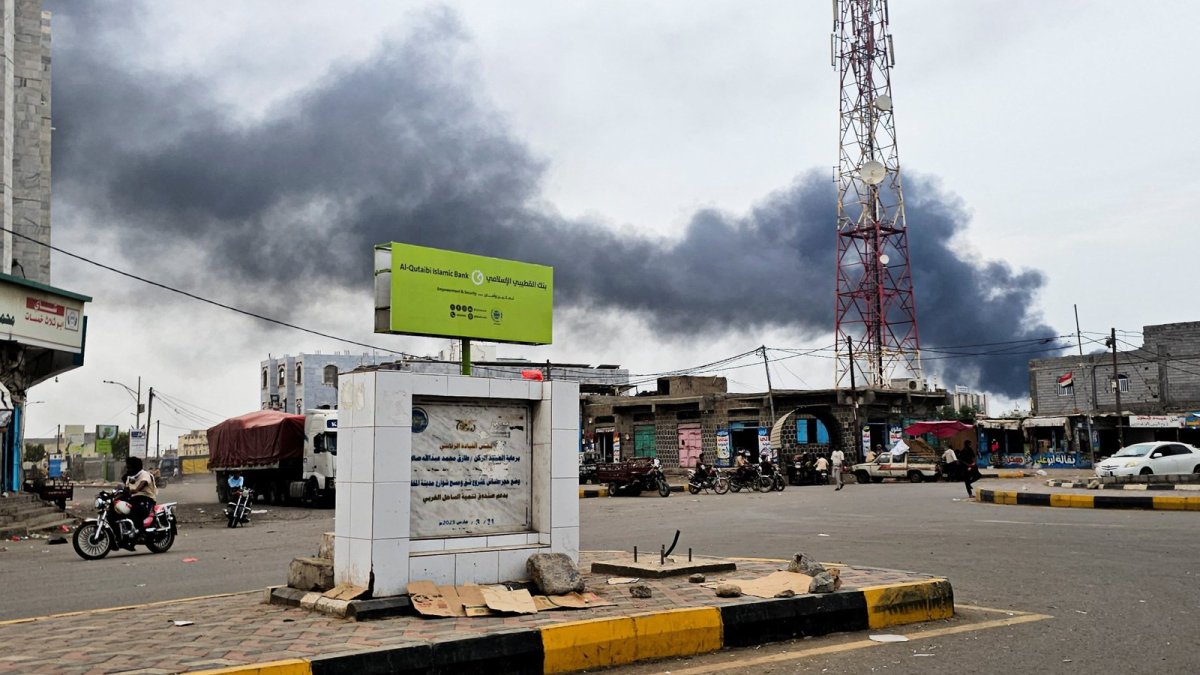 Missile and drone attacks on the Red Sea port city of al-Makha, Yemen, on August 9, 2026