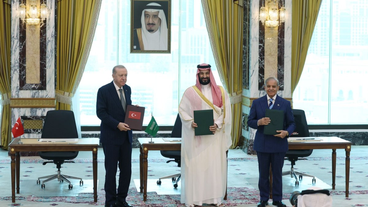 Saudi, Turkish and Pakistani leaders at the signing of the Mecca Joint Defense Agreement