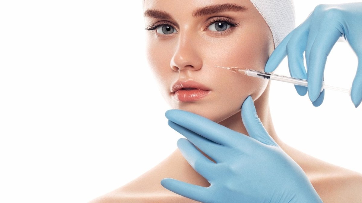 Beauty clinic in India administering injectable cosmetic treatments