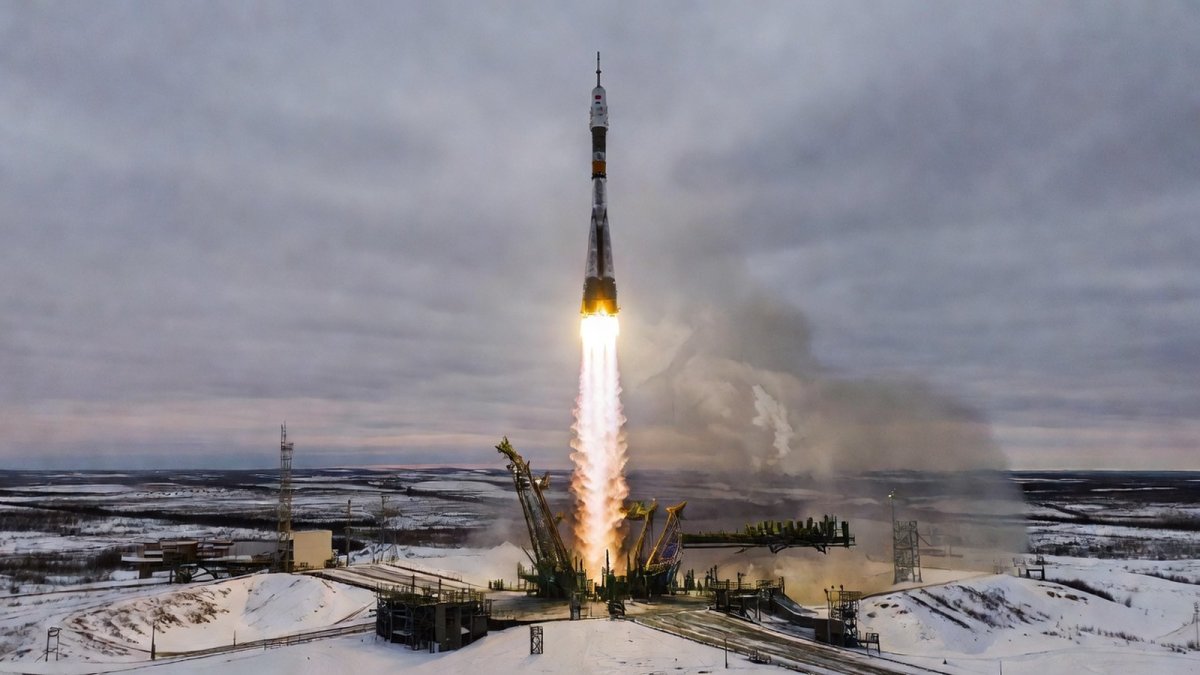 Soyuz rocket launch from Plesetsk Cosmodrome carrying Rassvet satellites