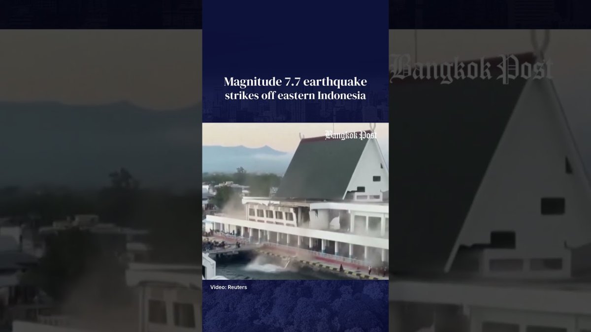 Damaged buildings and debris in Maumere after the Flores earthquake