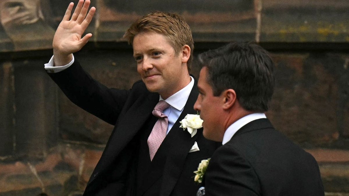 Duke of Westminster wins bid to change rules on England's 350,000 listed buildings
