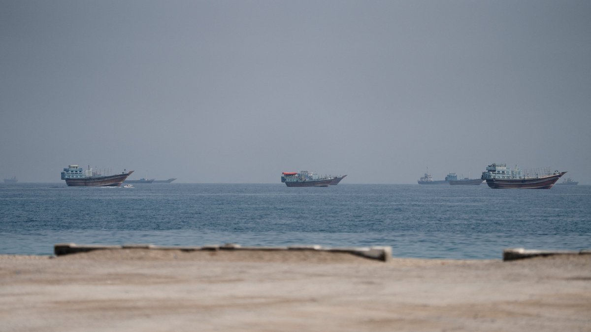 Iran, Oman Agree on Hormuz Revenue-Sharing Deal, But Strait Stays Closed Unless US Yields