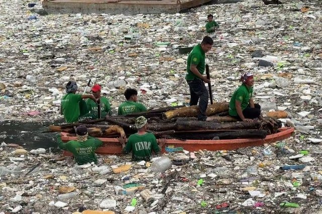 Marcos Calls Garbage Problem 'Critical' But Stops Short of 'Crisis'
