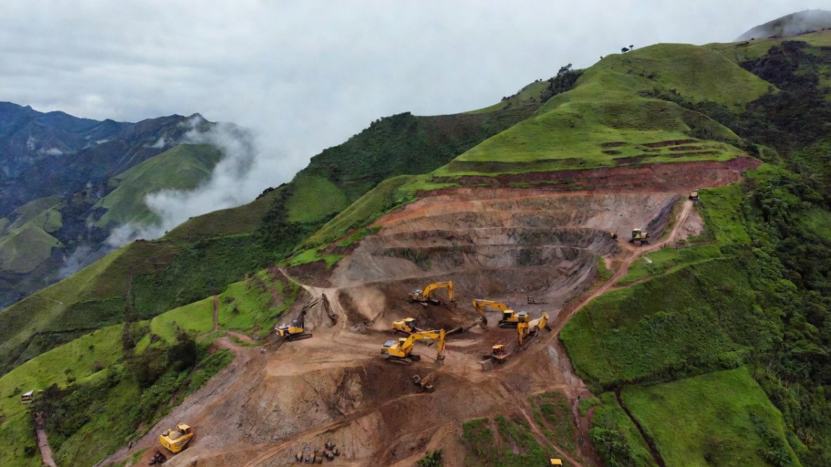 Landslide at Unlicensed Colombian Gold Mine Kills 13