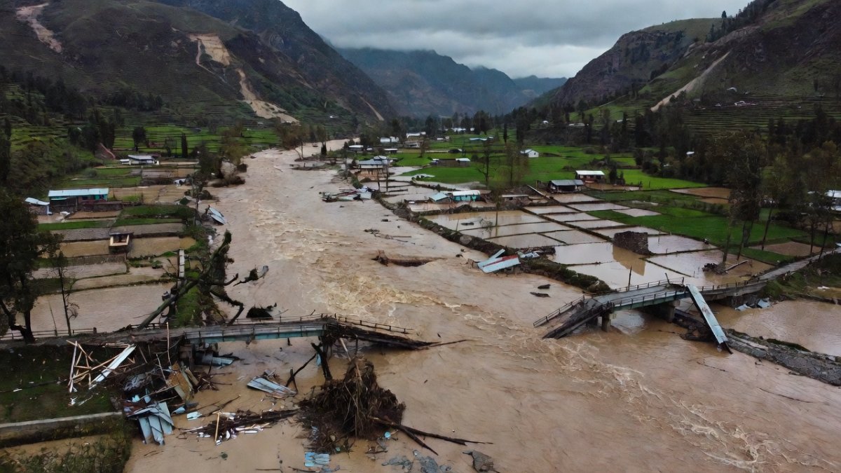 Himalayan Glacier Collapse Floods Nepal: Andean Warning